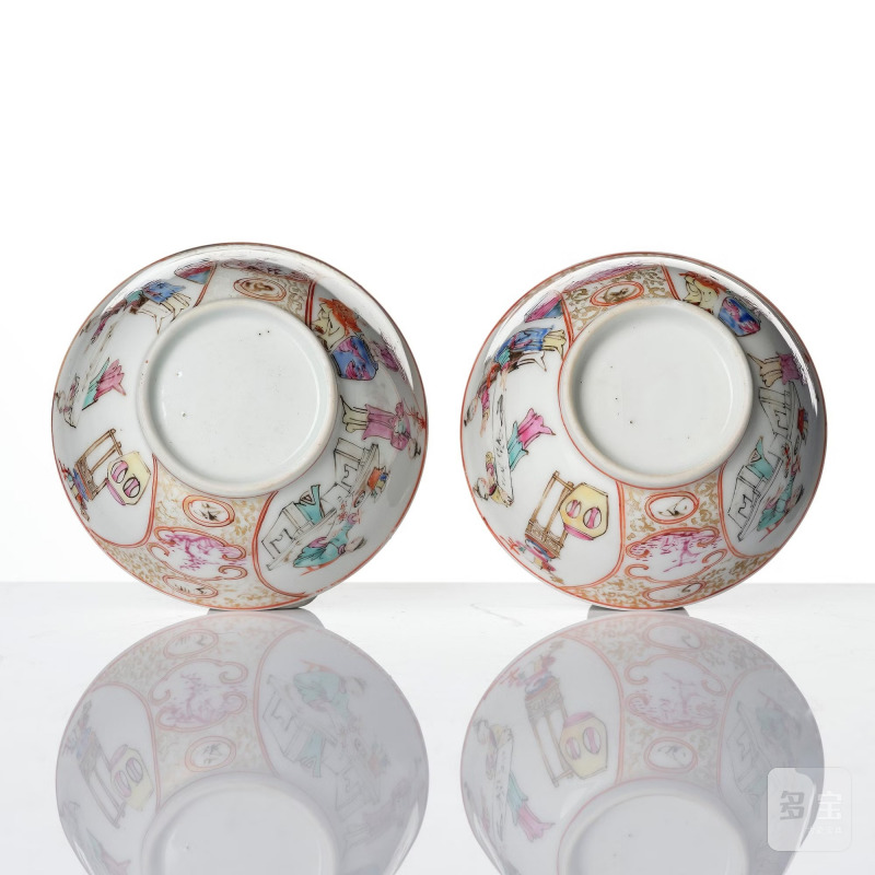 A pair of famille rose 'figural' tea cups with saucers, - 图10